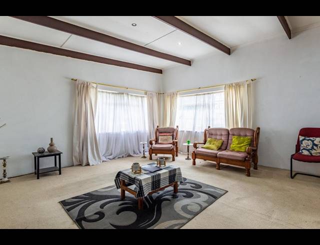 3 BEDROOM HOUSE FOR SALE IN PRESTBURY